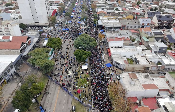 Una multitud se acercó a Avellaneda a despedir al Indio Solari,