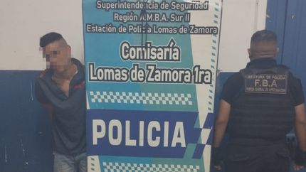 El hombre detenido tras el robo en Lomas de Zamora.