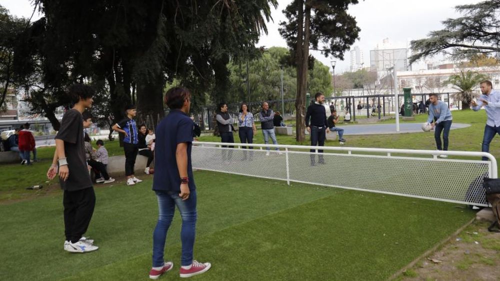 Hay nuevas canchas de fútbol-tenis, basquet y ping pong.