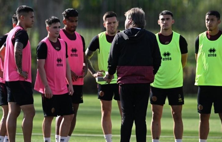 Lanús se adelanta a todos y vuelve a los entrenamientos este martes.
