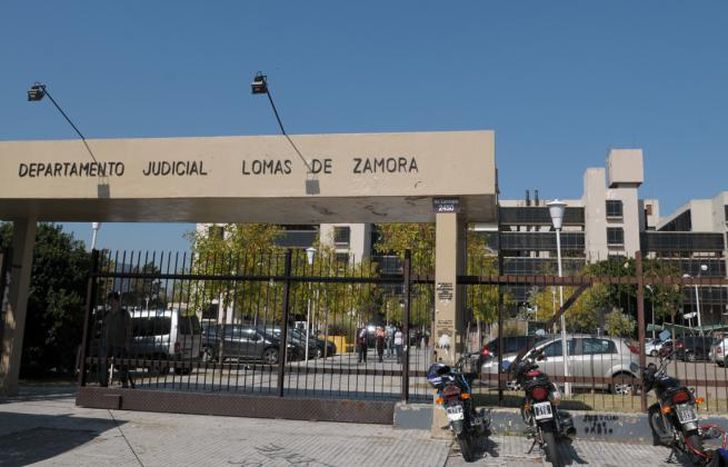 Tiene una orden de detención.