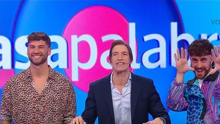 Tato y Ulises con Iván de Pineda, en Pasapalabra.