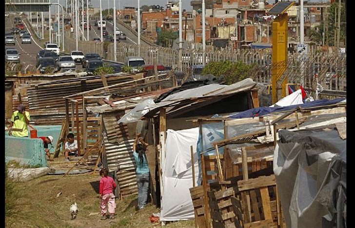 “Para que haya una mejora, los ingresos de las familias deben recuperar lo que perdieron, dijo Donza.