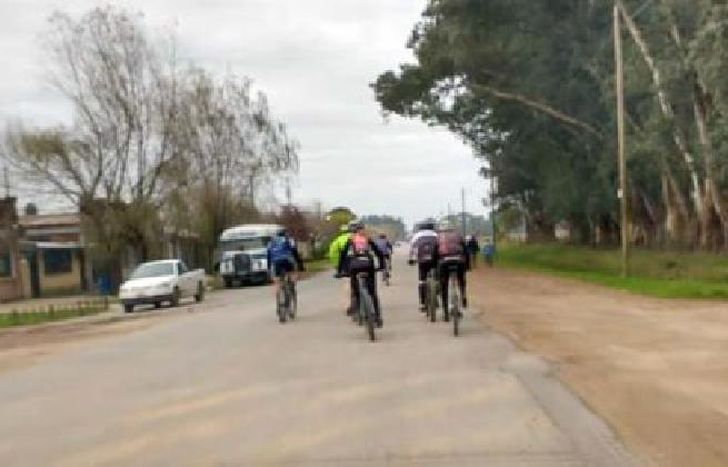 llegaron hasta uribelarrea donde los invitaron a volver a su partido.
