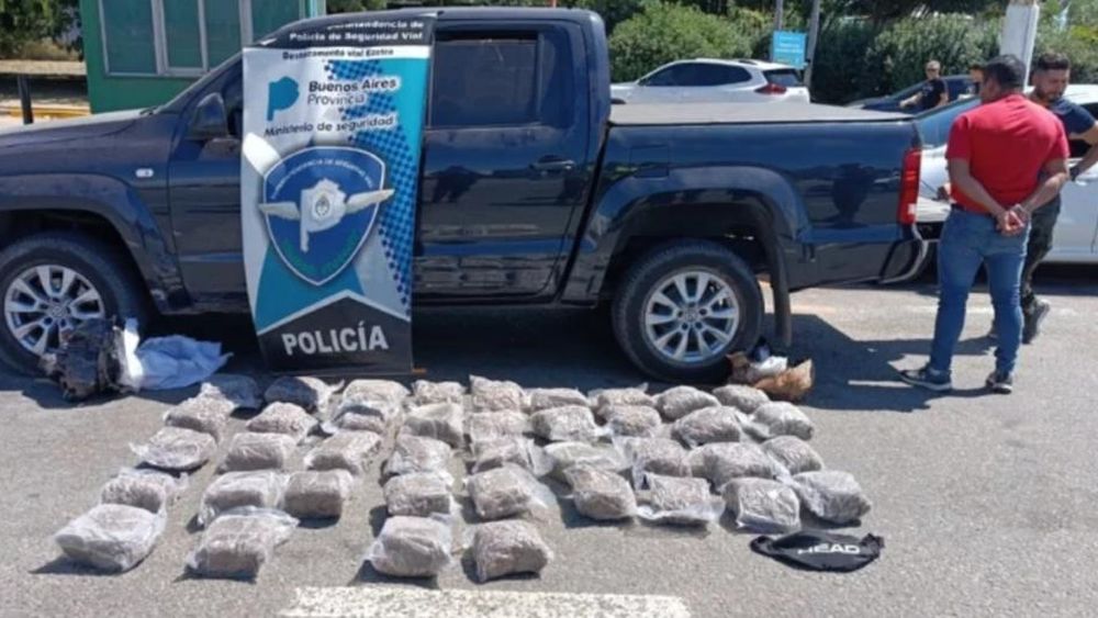 El conductor llevaba 40 kilos de marihuana.