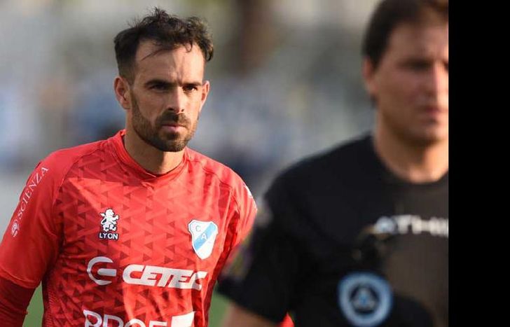 Matías Castro se ausentó en la práctica de este miércoles y es duda para el sábado.