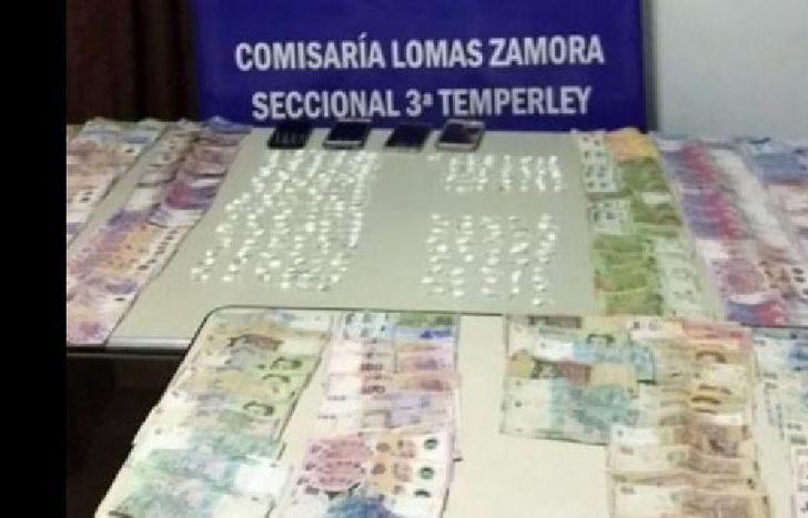 También hallaron dinero en efectivo.