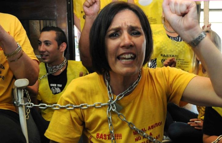 Andrea Vázquez, exesposa de Pablo Ghisoni, fue denunciada por asociación ilícita y falso testimonio.