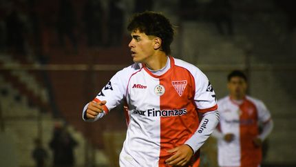 Tomás Sives tuvo 11 presencias con la camiseta de Los Andes. Tomás Sives tuvo 11 presencias con la camiseta de Los Andes.
