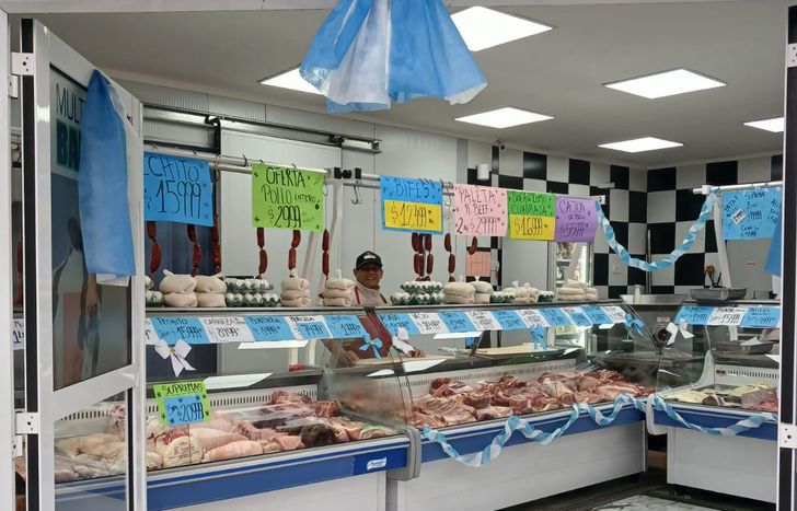 Cambiaron hasta los carteles con los precios para dar color al lugar.