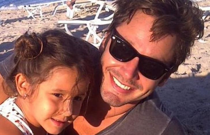 Blanquita junto a su papá.