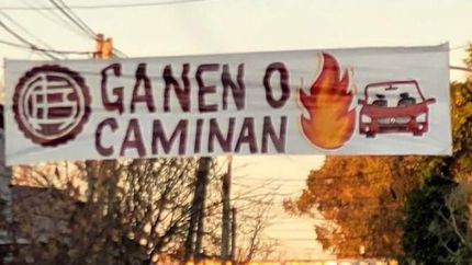 Uno de los pasacalles tiene una amenaza contundente a los jugadores. Uno de los pasacalles tiene una amenaza contundente a los jugadores.