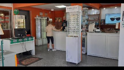 ¿como es la atencion en las opticas de lomas?