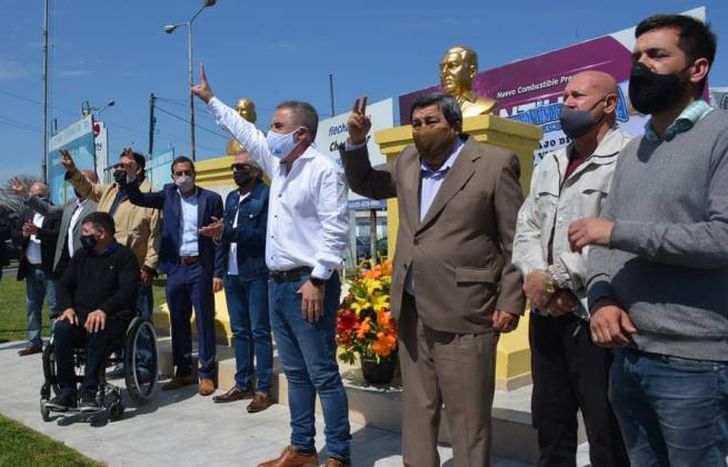 Los dirigentes seguirán el acto por pantalla gigante.