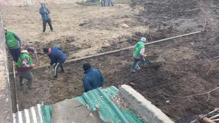 La cancha era de tierra y no se podía usar en días de lluvia.