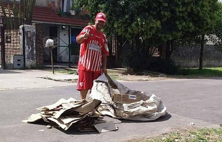 Tiene un canal en YouTube que se llama Cartonero de corazón.