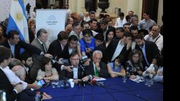 telam 06/12/2016 Buenos Aires: Los bloques opositores dieron una conferencia de prensa por el tema ganancias. Hablaron los diputados Hector Recalde, Victoria Donda,Alicia Ciciliani,Graciela Camaño, Oscar Romero y Facundo Moyano. Foto: Fernando Sturla/telam/cf