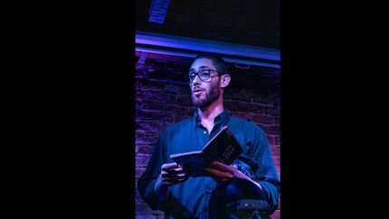 un actor de la region, finalista del concurso de monologos cortos cabezas parlantes