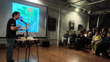 Diego Singer presentará su filosofía a la gorra en Llavallol con un análisis sobre la vida y la muerte. Diego Singer presentará su filosofía a la gorra en Llavallol con un análisis sobre la vida y la muerte.