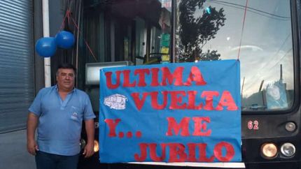 Gustavo y su última vez como chofer. Lo disfrutó al máximo gracias al cariño de familiares y amigos.