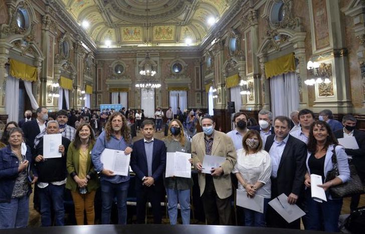 las autoridades bonaerenses firmaron el convenio.