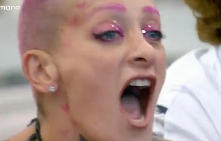 Furia, a puro insulto.