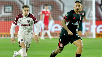 Peña Biafore persigue a Correa.