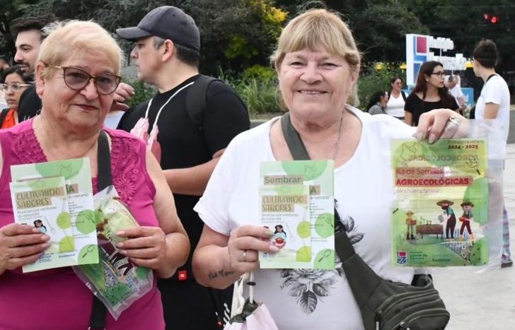 Semillas y recetas en distintos puntos de Lomas.