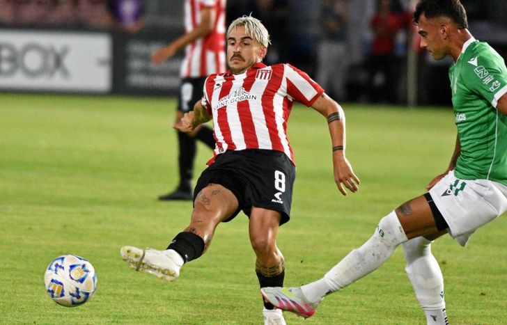 Neves y Alaniz en acción.