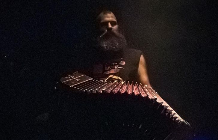 Manu Barrios, en vivo.