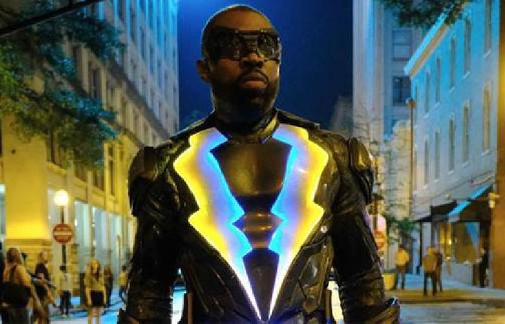La historia sigue a Jefferson Pierce/Black Lightning, cuya habilidad es controlar la electricidad.
