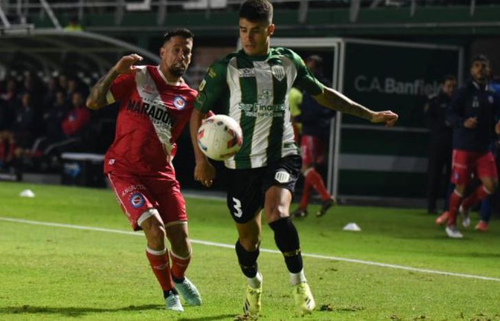 El Bicho marcó la diferencia por el sector izquierdo del Taladro.