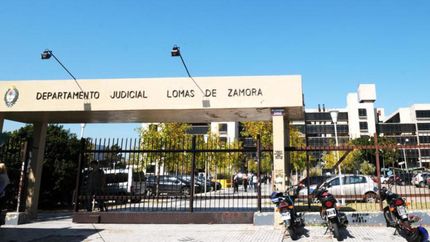 La Justicia sobreseyó al imputado por ser menor de edad y él hostiga a la víctima.