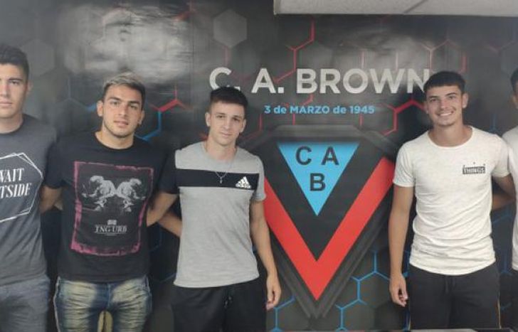Contratos profesionales en Brown de Adrogué.