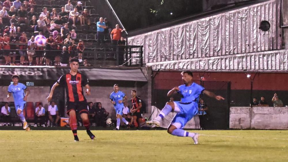 Luis López anotó un golazo de otro partido.