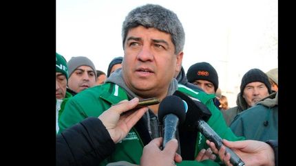 Es un cipayo que sólo conoce a los pobres arrojándole comida desde un helicóptero, dijo Moyano.