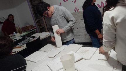 Trabajaron en la capacitación de distintos cursos. Uno de ellos fue el de placas antihumedad.