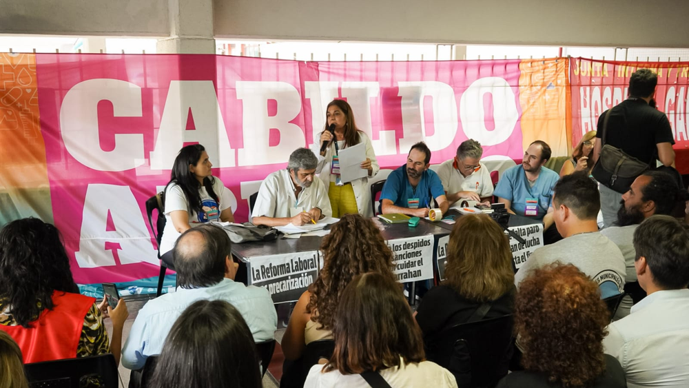 Trabajadores del Hospital Garrahan hicieron un Cabildo Abierto contra la reforma laboral.