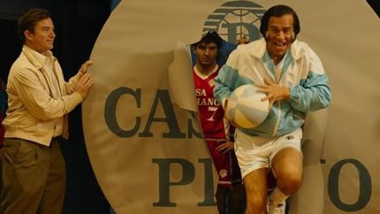 Un actor todo terreno acompañando una de las escenas en el capítulo 4.