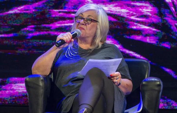 Laura vuelve con sus clases didácticas para futuros escritores.