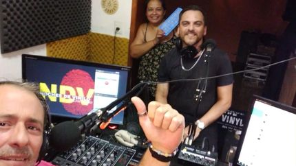 Noches de Vinilo sigue creciendo. Cumplen 10 años y van por más. Noches de Vinilo sigue creciendo. Cumplen 10 años y van por más.