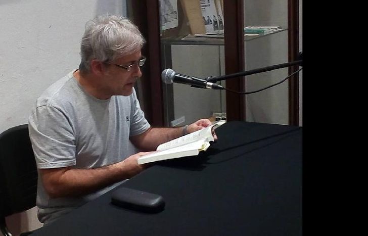 Antes de “Amores truncos”, el autor editó dos libros.