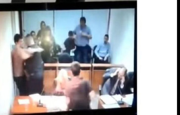 El agresor está acusado de una docena de hechos delictivos.