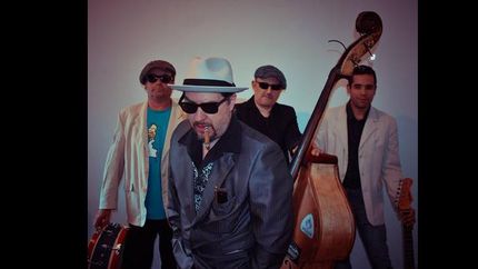 “ES PARA LLEVAR UN POCO DE ONDA”, DICE JAY JAY.