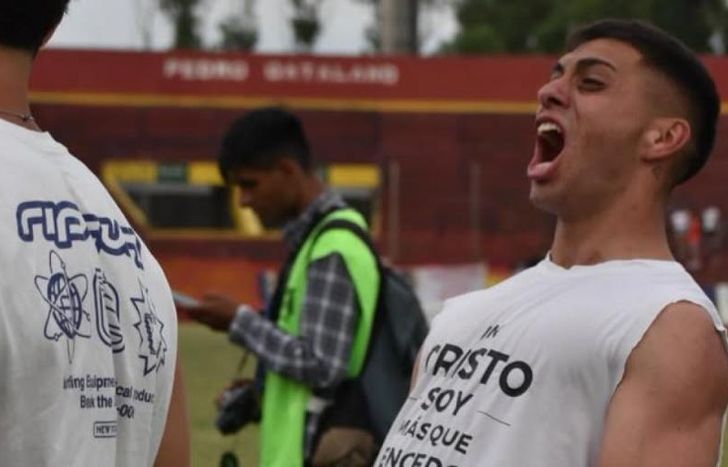 Tomás Tello, el arquero de Claypole en el radar de Temperley.