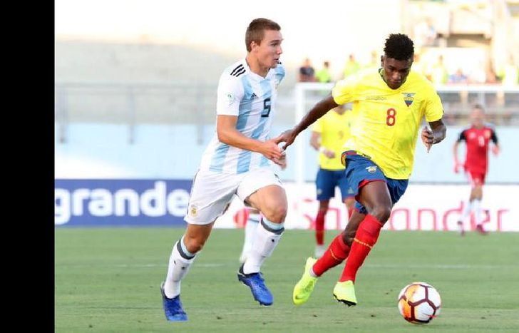 De La Vega arrancó de titular y salió en el segundo tiempo.