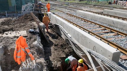 instalaron el puente ferroviario del nuevo bajo nivel de loria