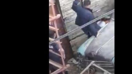 dos policias fueron separados de la fuerza por golpear a un menor en bernal