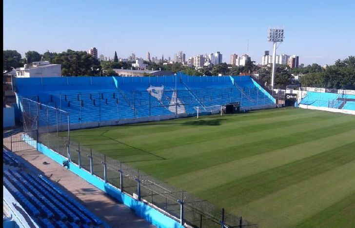 La mayor parte del estadio ya fue pintada.