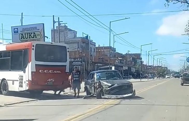 El choque ocurrió sobre la avenida Olimpo.